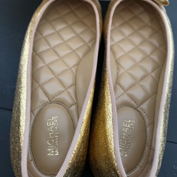 Michael Kors Gold Lara Ballet Flat 🥳Host Pick🛍🤟🏼🚀🌴🌹 - Picture 4 of 9